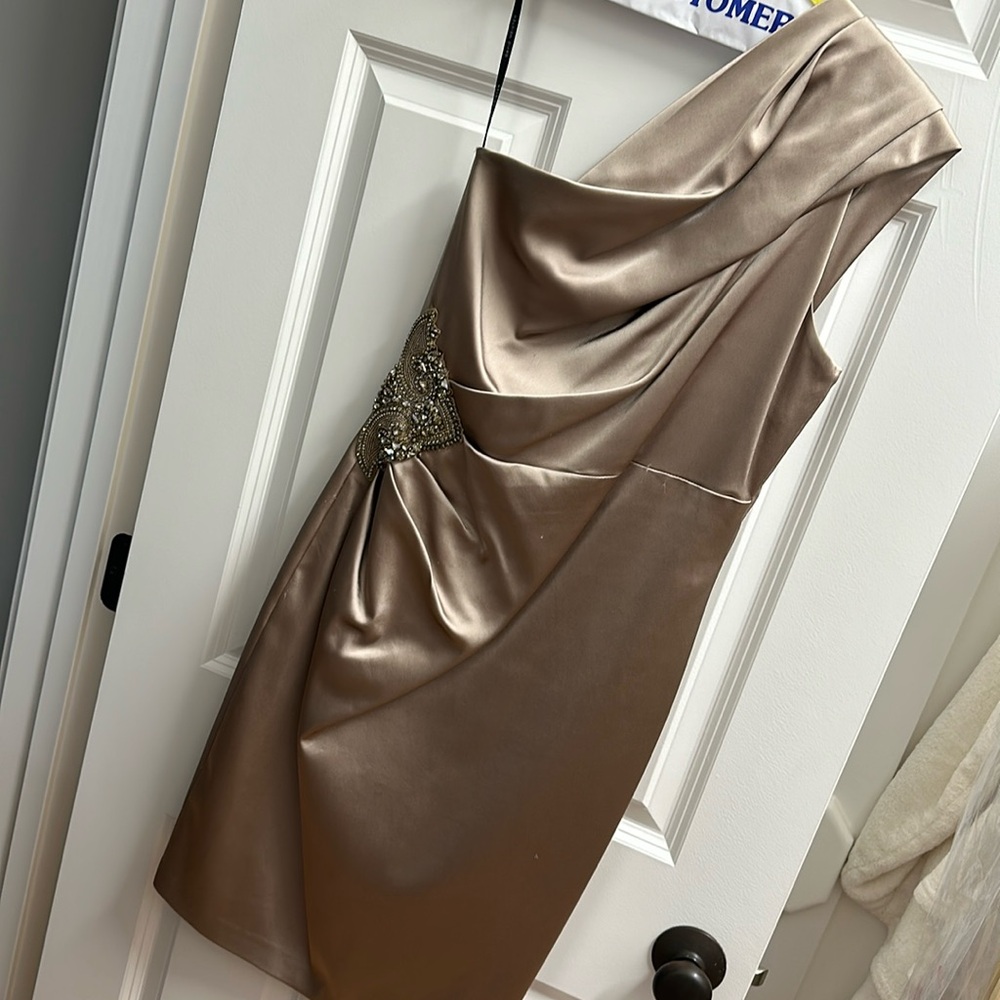 David Meister size 8 gorgeous beige dress